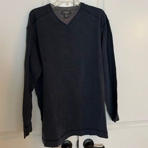 Men’s blue and gray long sleeves t-shirt